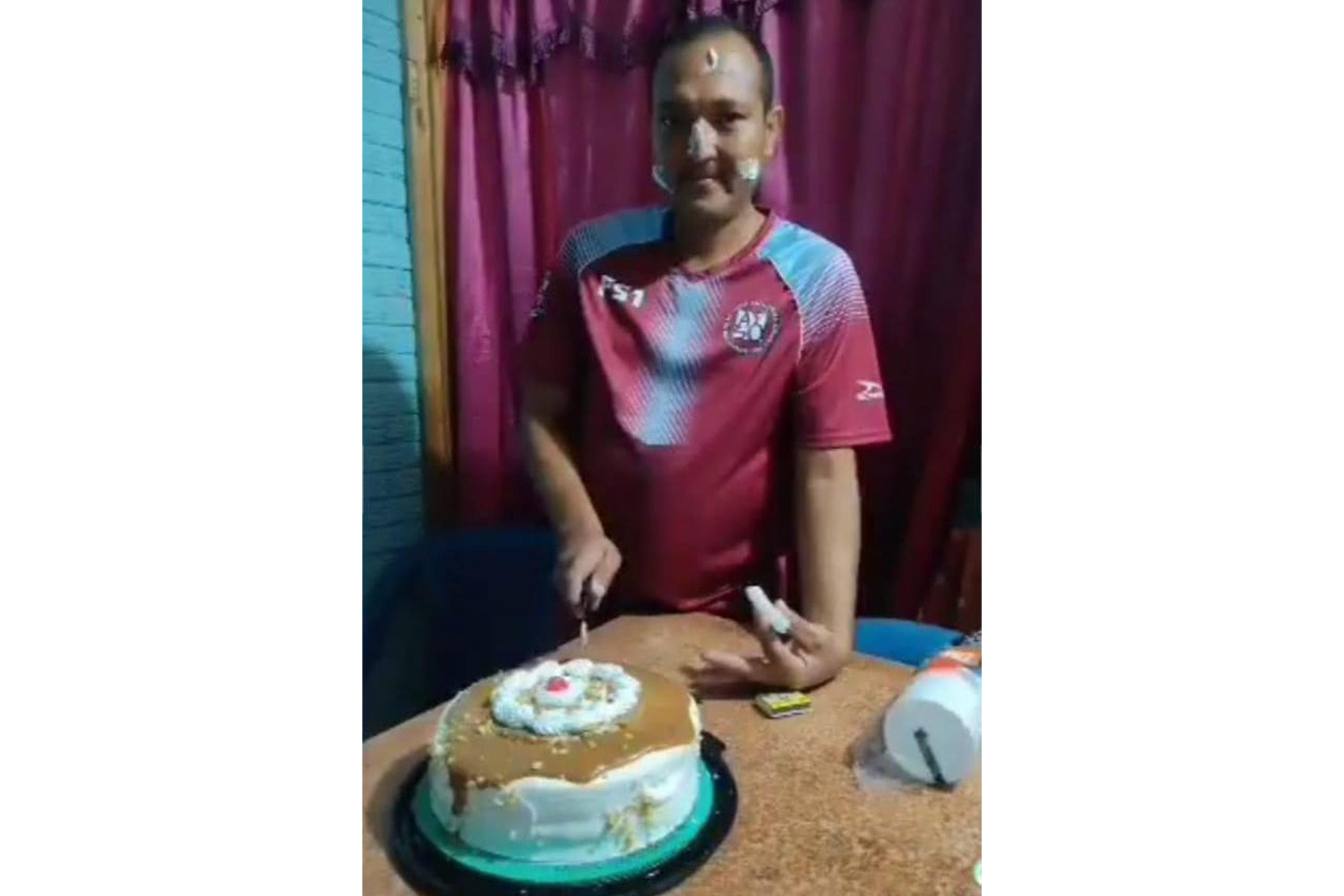 Marco Tulio Castillo Reyes, whose friends knew him as Teco, was a soccer player who worked for Guzmán as a taxi driver. According to Guzmán, Teco had no gang affiliations. He died in May 2022 as a result of a beating from prison guards, according to Guzmán. Photo El Faro