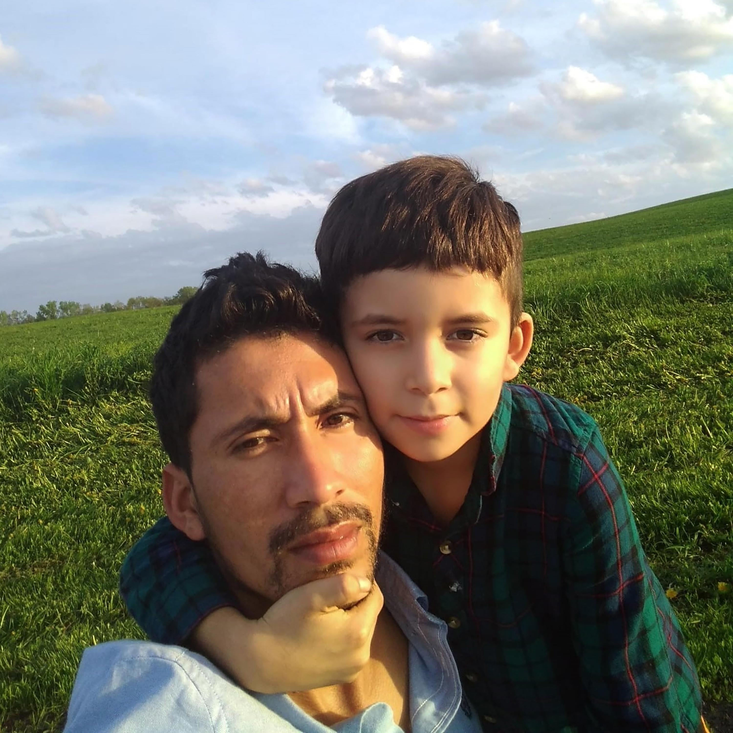 José Rodríguez and his son Jefferson in a photo taken shortly after their arrival in the state of Wisconsin from Nicaragua. El Faro photo courtesy of José María Rodríguez Uriarte.