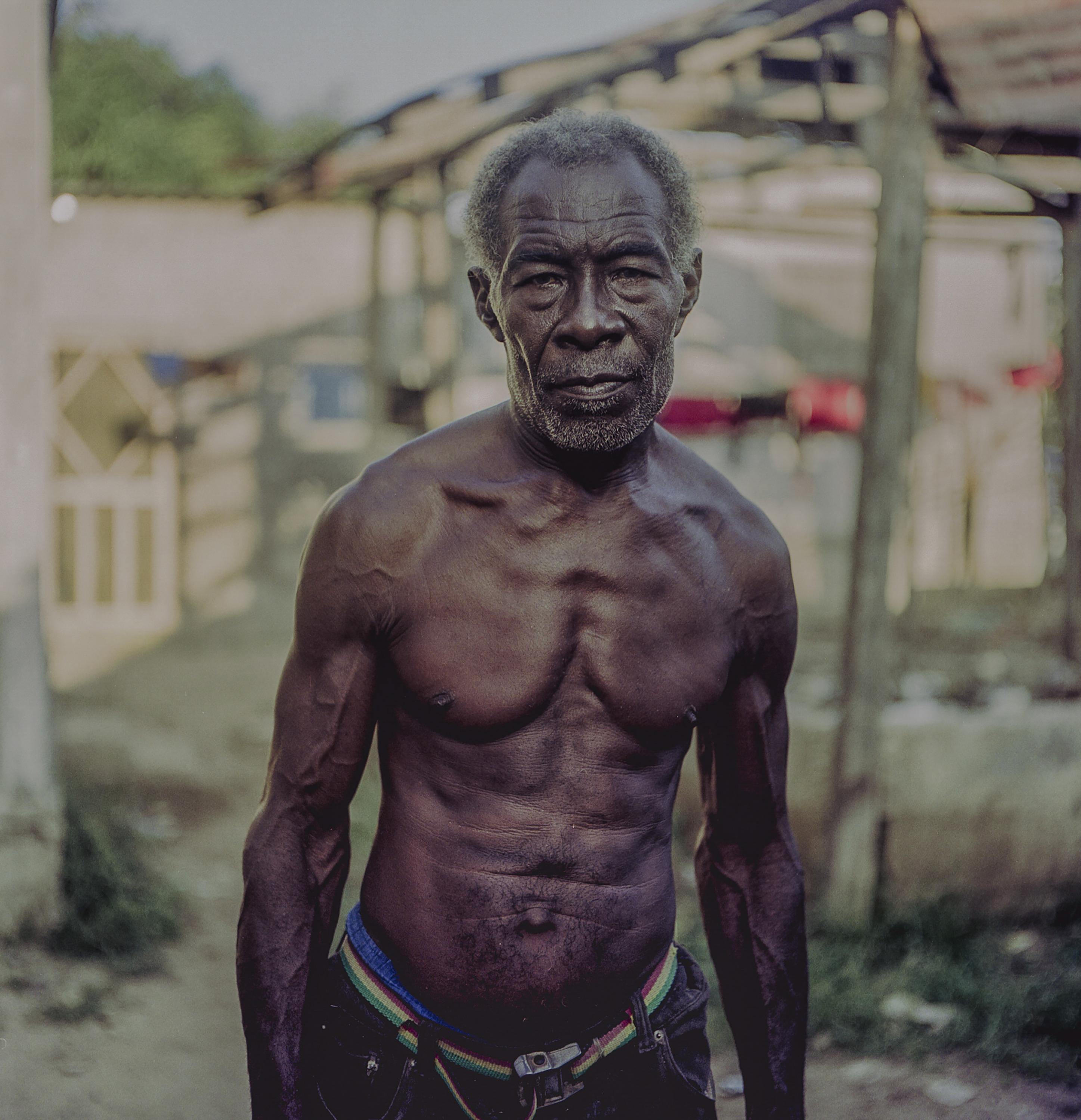 Like most Garifuna men, Jesús Flores, 63, has spent his whole life fishing and diving for lobsters. Twenty-one years ago, on January 27, 2001, as he was fishing near the Cayos Cochinos, a boat of three soldiers drew near. Without asking questions, they shot him in the arm. “I still remember the sound of the bullet striking the wood of my canoe. Then I felt heat and saw blood spilling out,” he says, his eyes glossing over. His fingers never worked again, and those responsible for the attack were never arrested.