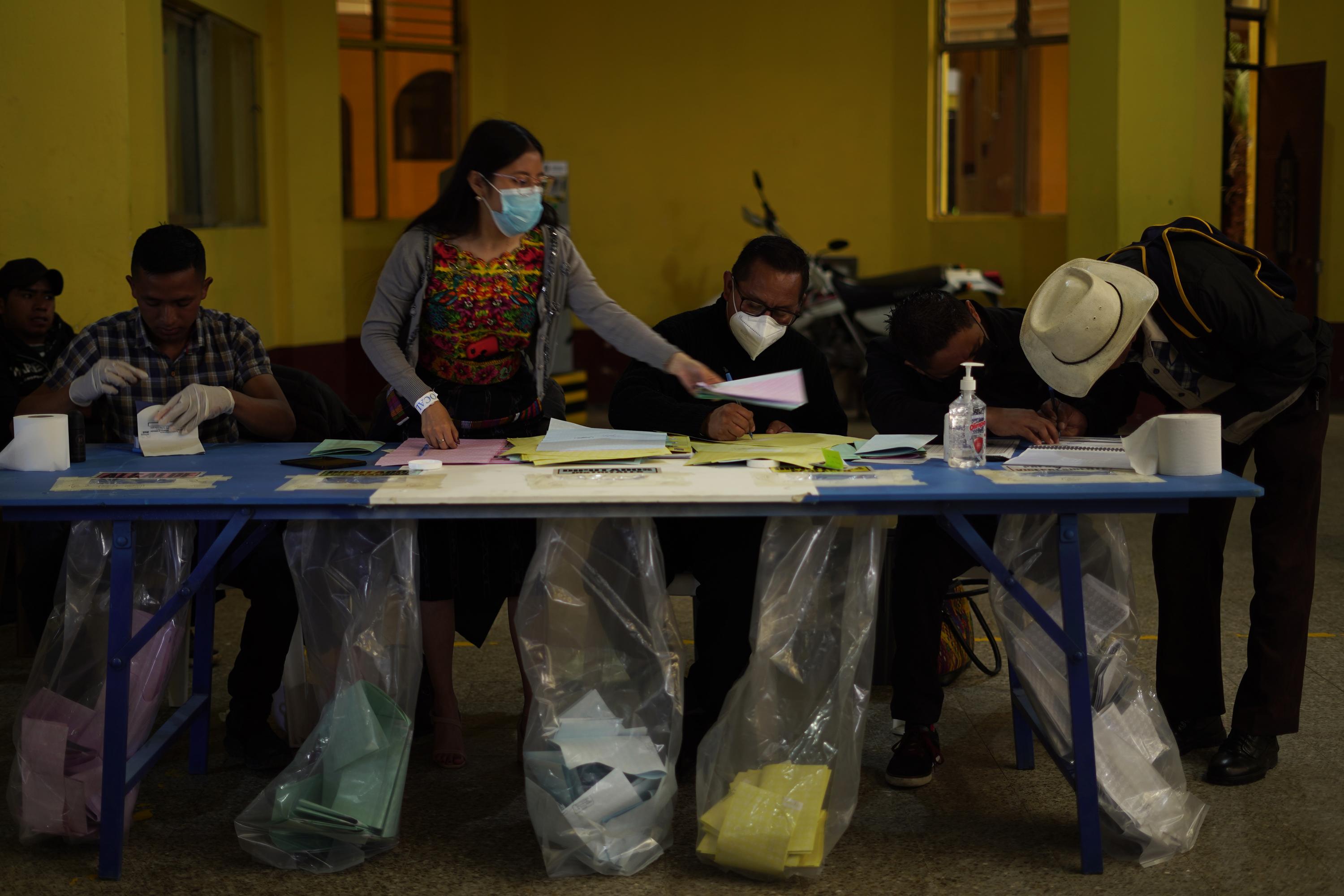 Las Juntas Receptoras de Votos abrieron la votación a las 7:00 am, en el muncipio de San Juan Comalapa, Chimaltenango, donde la jornada electoral se realizó con mucha normalidad. Foto de El Faro: Víctor Peña. 