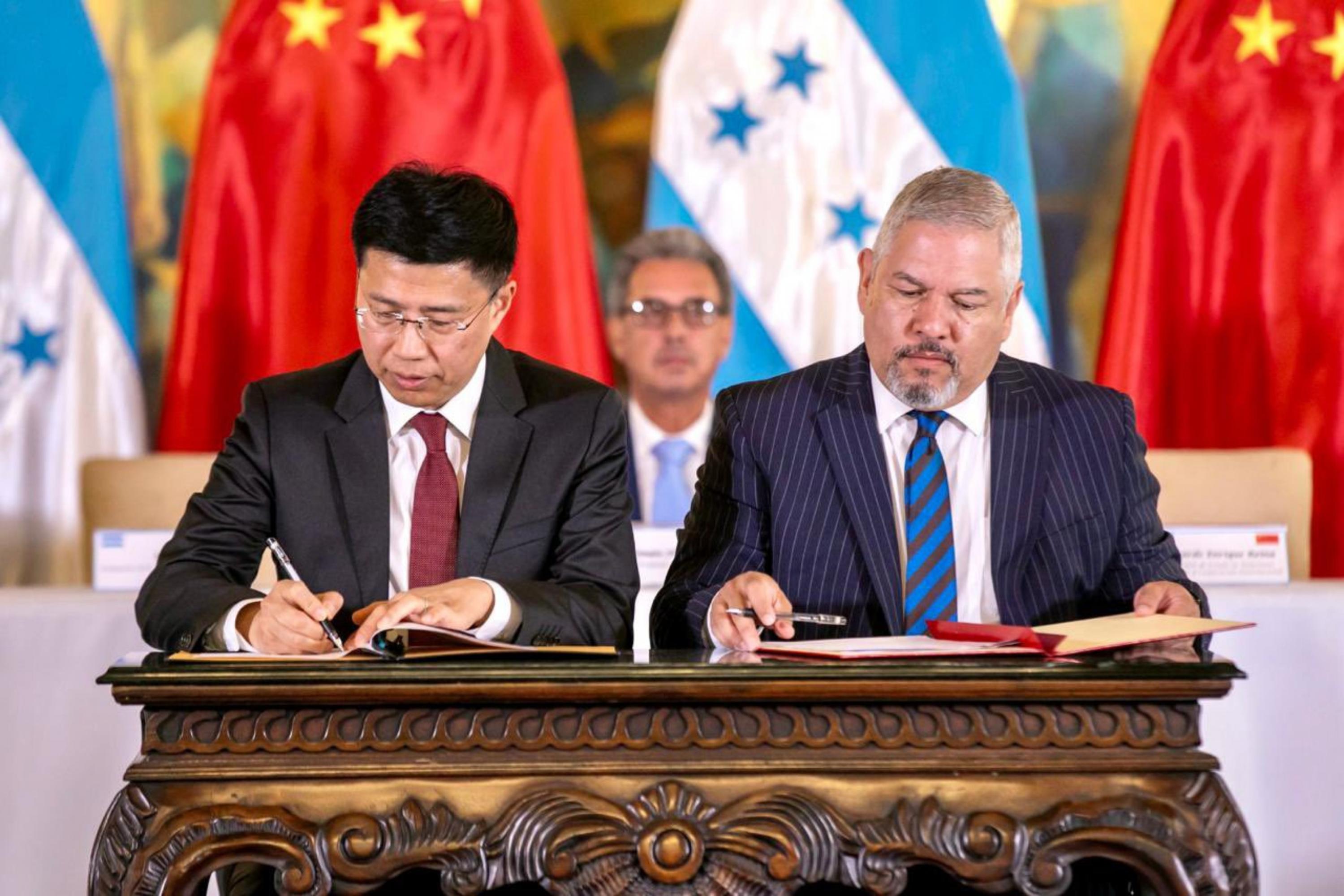 In a move to deepen relations with China, the Honduran Foreign Ministry signed an agreement on Mar. 22 to receive around $275 million USD to be invested in school infrastructure. Photo Government of Honduras