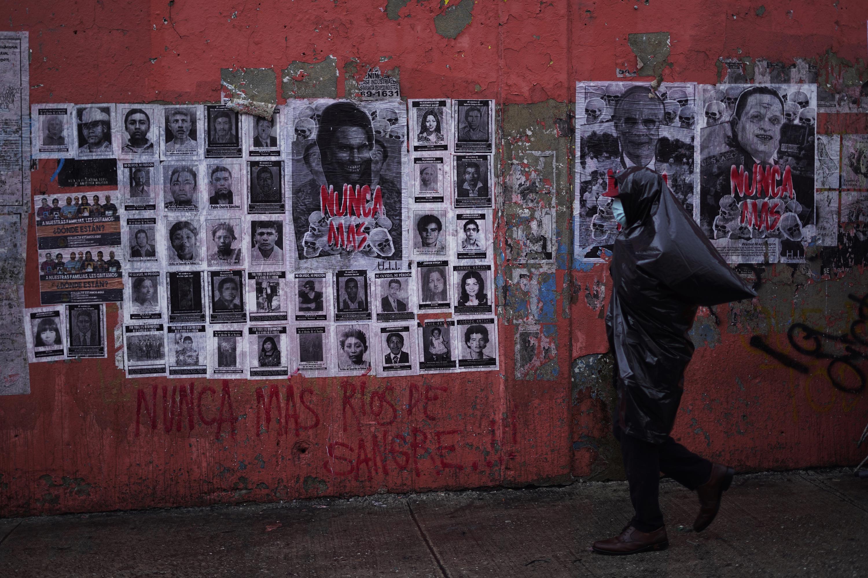 Images and graffiti rejecting Guatemalan ex-dictator Efraín Ríos Montt and his daughter, 2023 presidential candidate Zury Ríos, are a common sight along the walls of downtown Guatemala City. Photo Víctor Peña