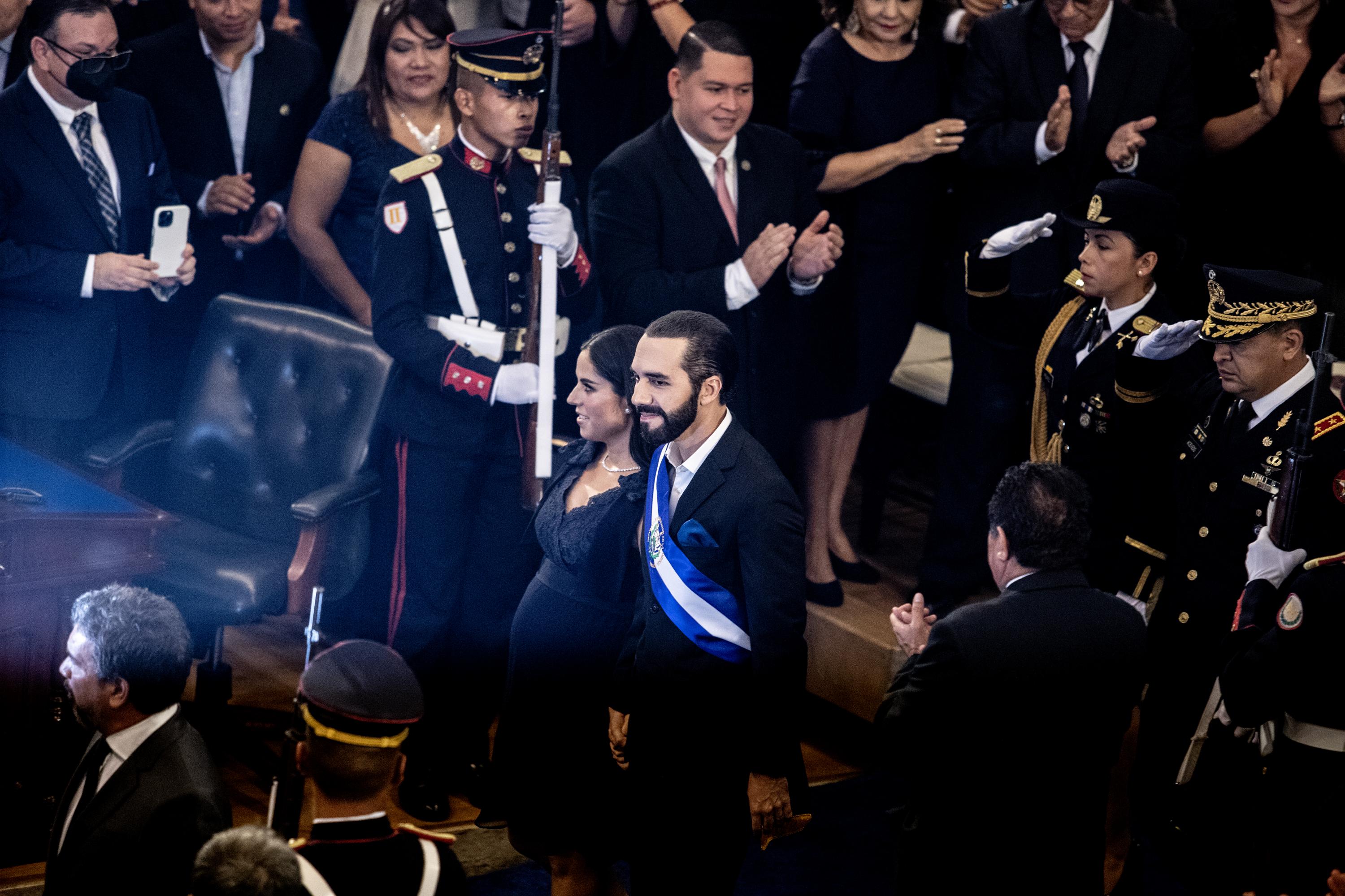President Bukele enters the legislative chamber known as the Blue Room to give his fourth state of the nation address on June 1, 2023, alongside pregnant first lady Gabriela Rodríguez de Bukele. Photo Carlos Barrera