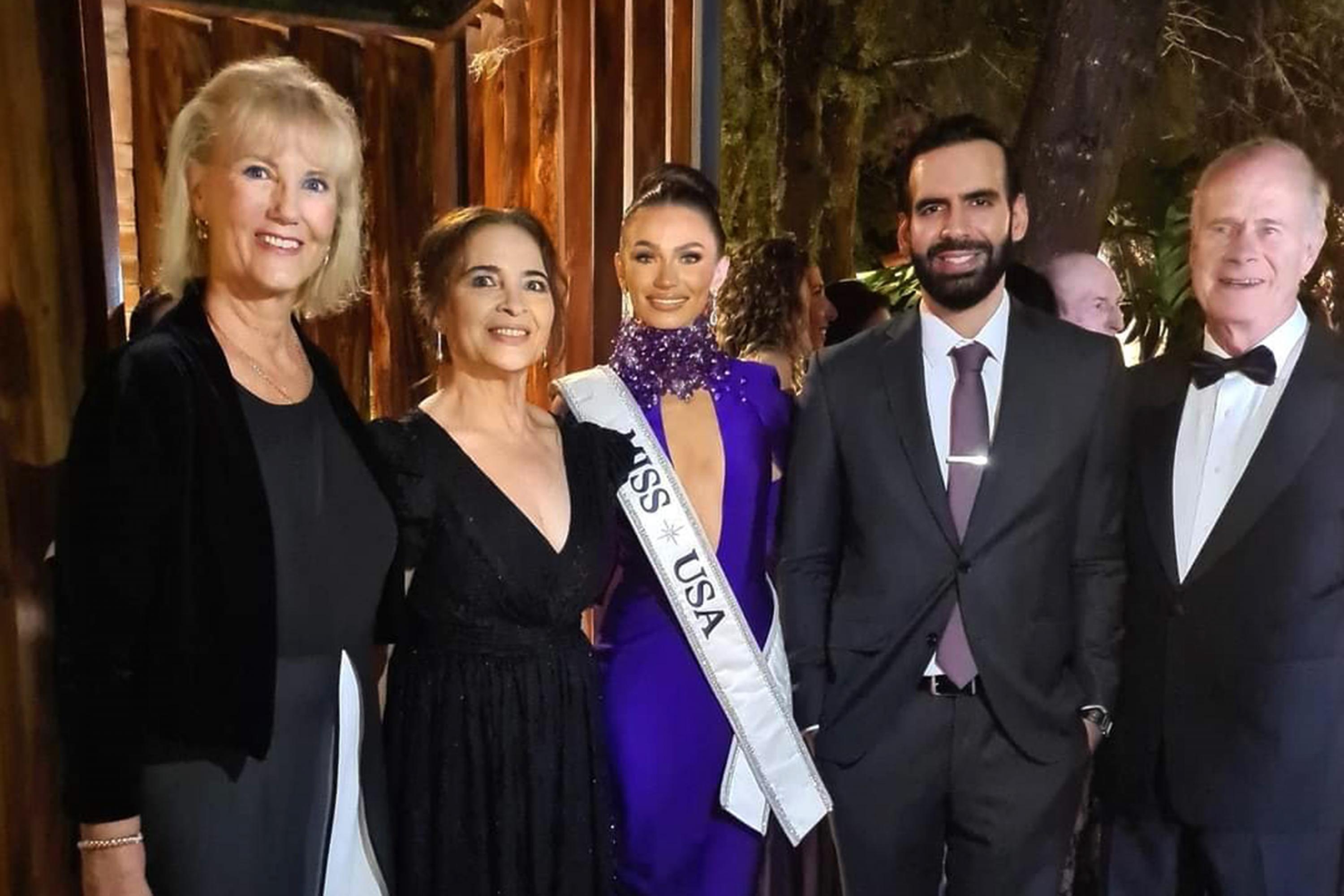 Los Rivard asistieron al evento Miss Universo 2023 como invitados VIP, acompañados de la madre y los hermanos del presidente Bukele.