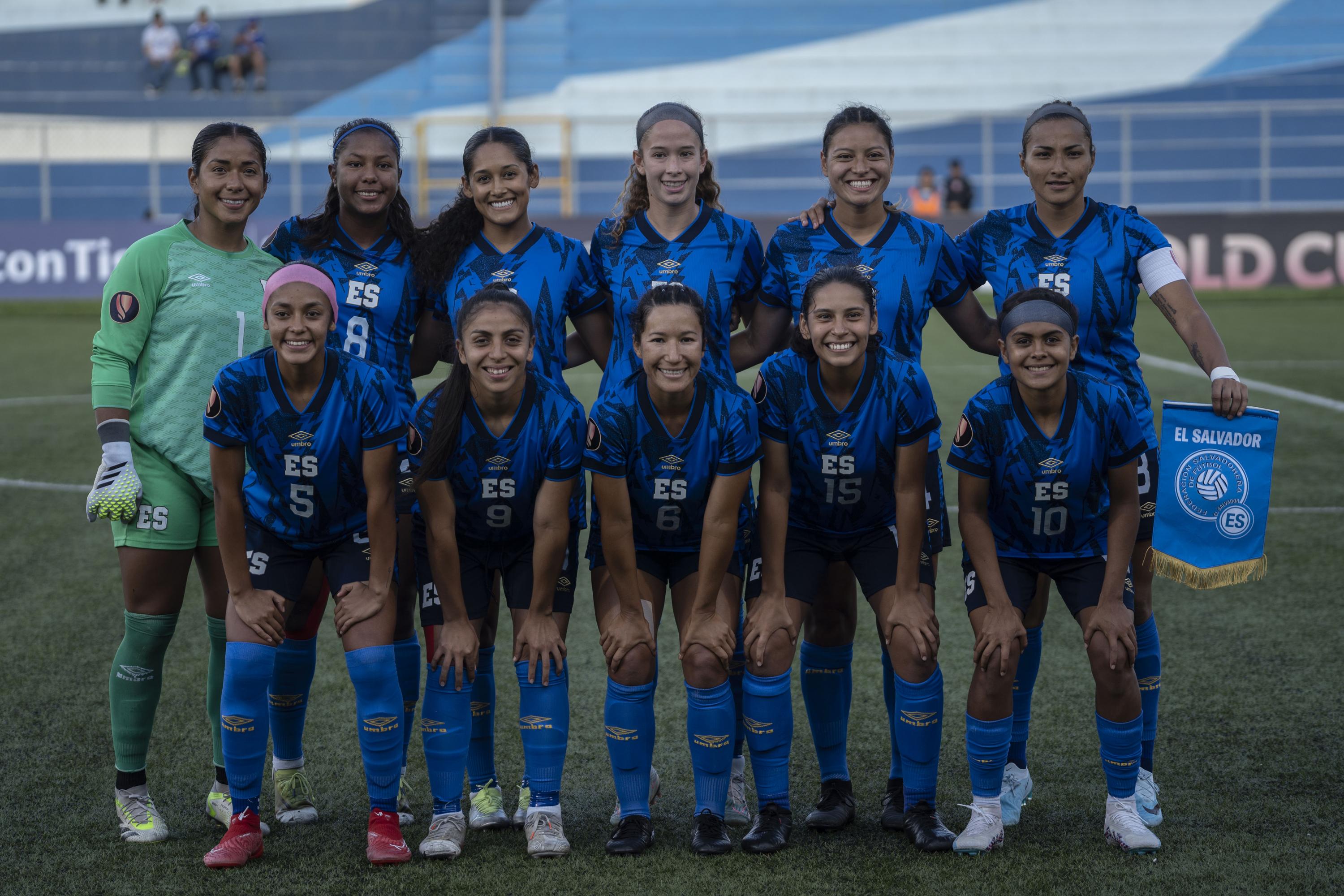 The Salvadoran women’s national team poses for the official match photo on Sep. 24, 2023, at Las Delicias stadium in Santa Tecla.