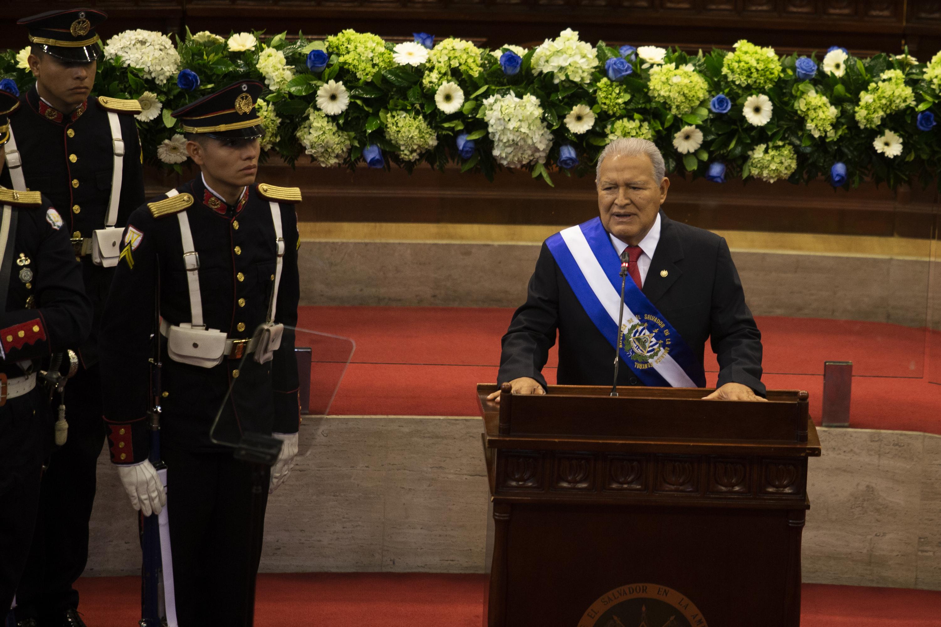 El presidente Salvador Sánchez Cerén da su discurso de rendición de cuentas de cuatro años ante la Asamblea Legislativa. Foto de Carlos Barrera.