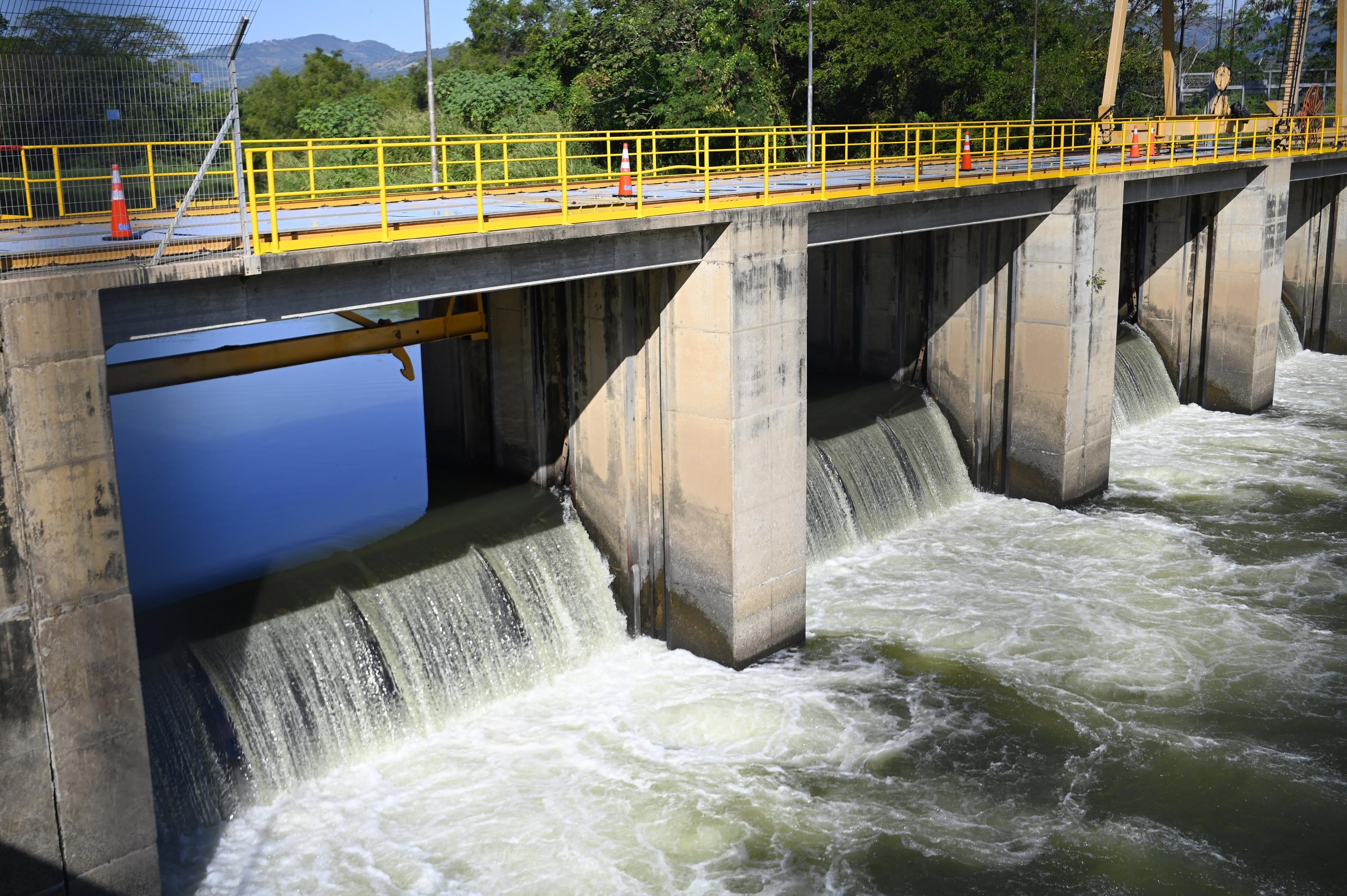 Vista del río Lempa que fluye en la planta de tratamiento de agua potable Las Pavas en San Pablo Tacachico, el 28 de noviembre de 2019. (Foto por MARVIN RECINOS / AFP)