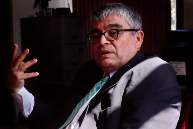El antropólogo Ramón Rivás durante una entrevista con El Faro en diciembre de 2012. / Foto de José Carlos Reyes.