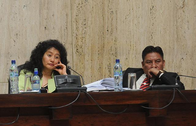 Yassmín Barrios y Pablo Xitumul durante el jucio contra Rios Montt. Foto Plaza Pública/Sandra Sebastián