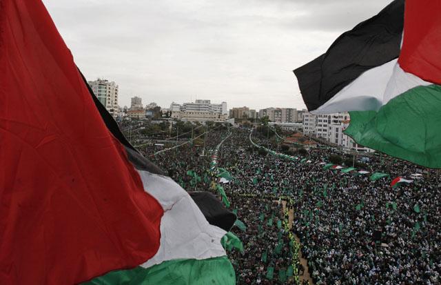 Partidarios de Hamas marchan por las calles de Gaza para onmemorar el 22 aniversario de la fundación de la organización. Foto archivo El Faro.