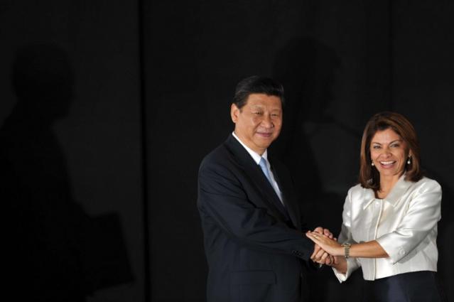Xi Jinping, presidente de la República Popular China, y Laura Chinchilla, expresidenta de Costa Rica, durante la visita oficial al país centroamericano en junio de 2013. Foto archivo El Faro.
