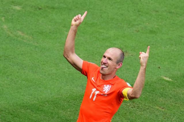Arjen Robben, delantero de Holanda, celebra el pase a cuartos de final después de que su equipo se impusiera 2-1 a México. Foto Javier Soriano (AFP).