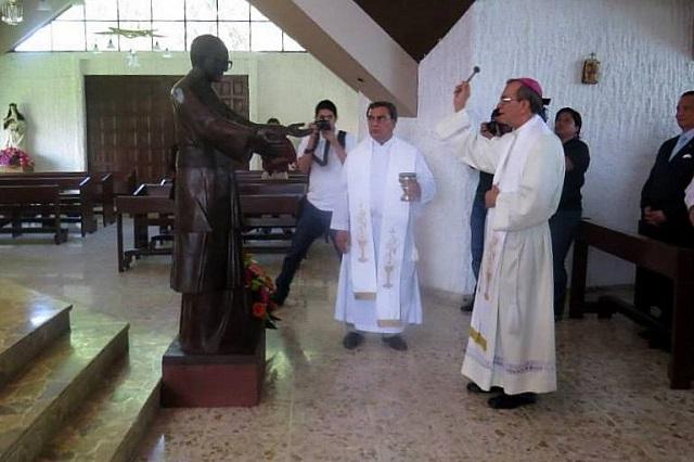La estatua de Monseñor Romero que se instalará en Roma fue bendecida este viernes 3 de octubre, tras una misa celebrada en la capilla del hospitalito Divina Providencia. Foto cortesía Fundación Monseñor Romero.