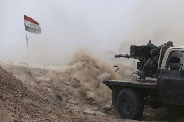 Combatientes chiitas proiraquíes combaten contra el Estado Islámico en Dujail, al norte de Bagdad. Foto Mohammed Sawaf (AFP).