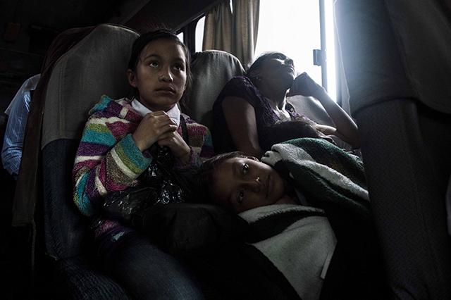 Luego de recibir tres horas seguidas de lluvia sobre un camión, los niños pasan su proceso de secado sentados cinco horas en un bus, una hora y media de recorrido en el museo, y nueve horas más de regreso hacia Nahuaterique.