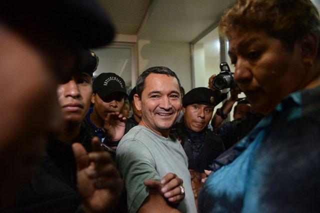 Waldemar Lorenzana Cordón sonríe a la llegada a las juzgados en Ciudad de Guatemala el 17 de septiembre de 2014.  Foto archivo El Faro.