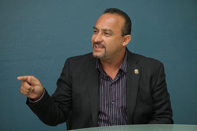 Wilver Rivera Monge, diputado suplente del PCN, entrevistado por El Faro sobre el tema de lavado de dinero en mayo de 2013. Foto: Mauro Arias