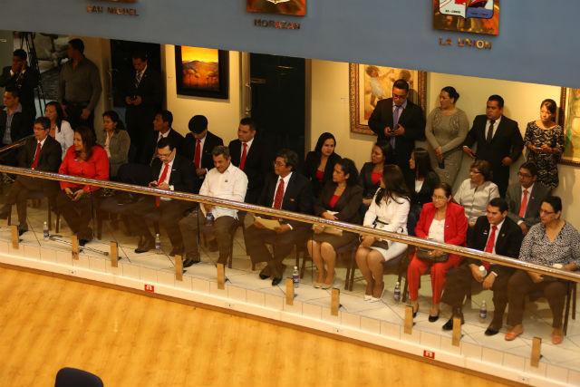 Diputados efemelenistas por San Salvador, observaron la plenaria desde las sillas para invitados. Ante la orden de la Sala de Constitucional.