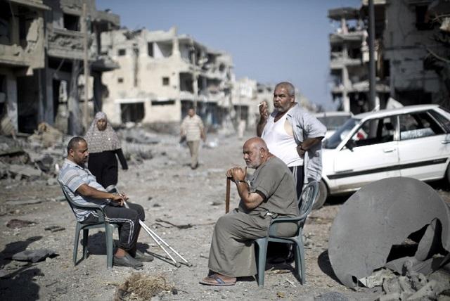 Así lucía este viernes 1 de agosto el barrio Shejaiya de Gaza, durante las pocas horas en las que se mantuvo la tregua, que algunos vecinos desplazados aprovecharon para visitar sus casas devastadas. Foto Mahmud Hams (AFP).