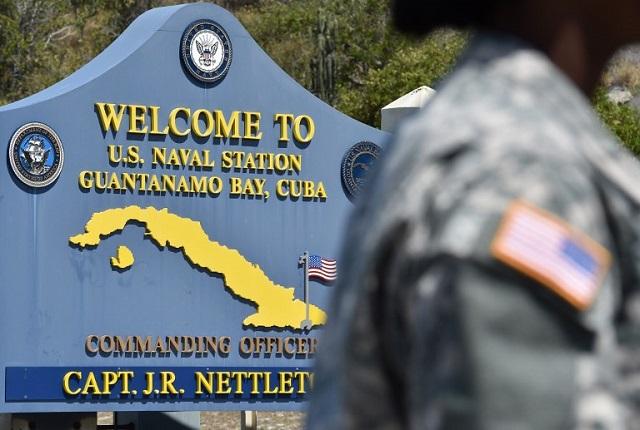 Entrada a la Base Naval de Guantánamo, un enclave militar estadounidense ubicado en la isla de Cuba, que acoge la prisión a la que son referidos desde Oriente Medio presos yihadistas. Foto Mladen Antonov (AFP).