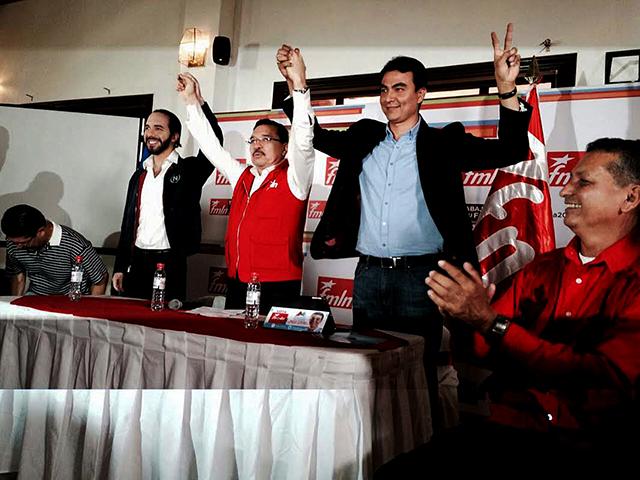 El día 3 de marzo el secretario general del FMLN, Medardo Gonzales (centro) proclama como ganadores a los candidatos Nayib Bukele, candidato por San Salvador (izquierda) y Miguel Pereira, candidato por San Miguel (derecha) . 