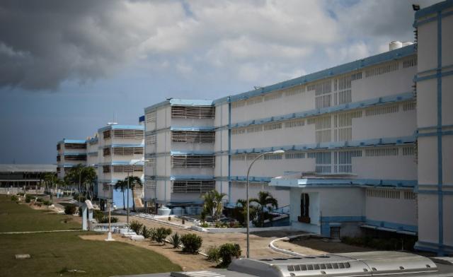 Así luce por fuera el Combinado del Este, uno de los cinco recintos de máxima seguridad que hay en Cuba. Foto Adalberto Roque (AFP)﻿.