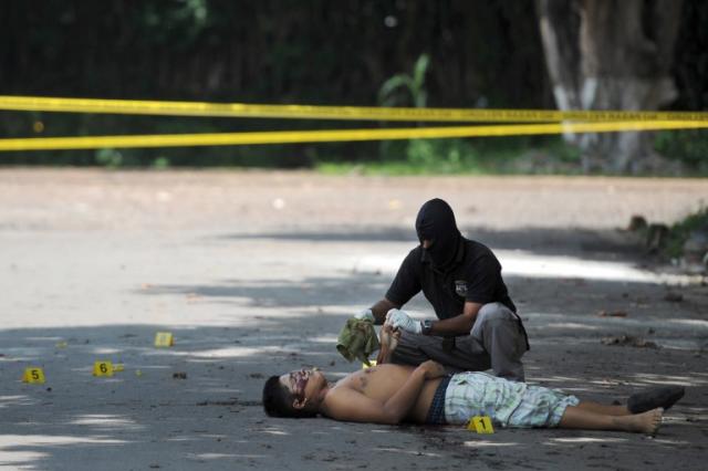 Asesinato de un joven en Quezaltepeque, en julio de 2013. Ubicado en el departamento de La Libertad, este es uno de los pocos 