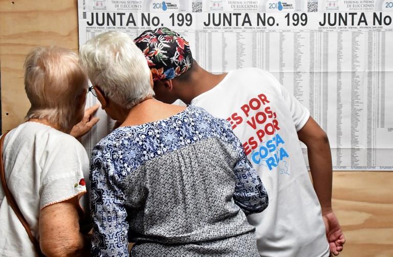 Costarricenses acuden a las urnas este 1 de abril. Foto AFP | Ezequiel Becerra