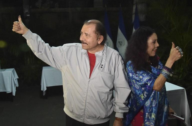 Daniel Ortega y Rosario Murillo, elegidos presidente y vicepresidente de Nicaragua, según los datos del Consejo Supremo Electoral. Foto Rodrigo Arangua (AFP).