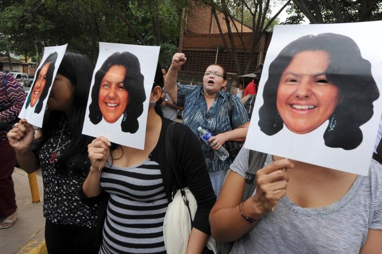 Activistas protestan tras el asesinato de la medioambientalista Berta Cáceres,  en La Esperanza, 200 km al noroeste de Tegucigalpa. AFP, Orlando Sierra.
