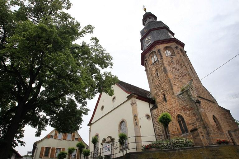 Iglesia de Kallstadt, el pueblo del que migró en busca de la prosperidad hacia Estados Unidos el abuelo de Trump. Foto Daniel Roland (AFP).