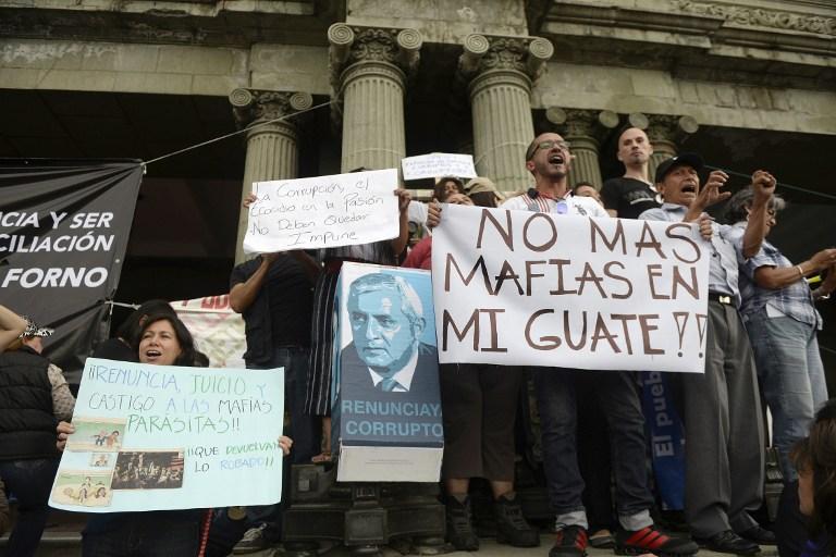 Imagen de una de las marchas ciudadanas convocadas para protestar por los escándalos de corrupción en que se ha visto implicado el gobierno de Otto Pérez Molina. / Foto de Johan Ordoñez (AFP)