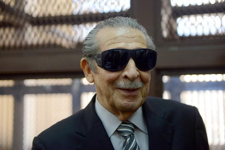 El expresidente de facto de Guatemala (1982-1983), José Efraín Rios Montt, luce unas gafas oscuras durante el primer juicio por genocidio en su contra, celebrado en noviembre de 2013. Dos años después, el Instituto Nacional de Ciencias Forenses de Guatemala lo ha declarado 