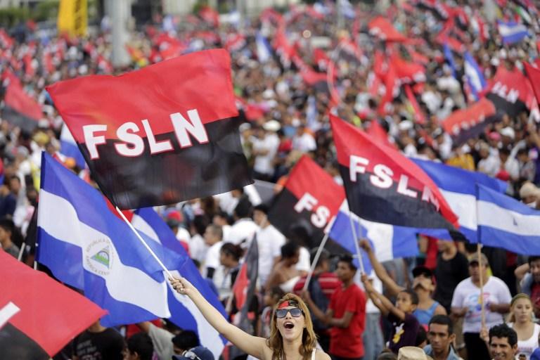 Seguidores del Frente Sandinista de Liberación Nacional (FSLN) celebran en Managua el 36º aniversario del triunfo de la Revolución. El partido de Daniel Ortega es el máximo favorito en las elecciones presidenciales de noviembre de 2016. Foto Inti Ocón (AFP).