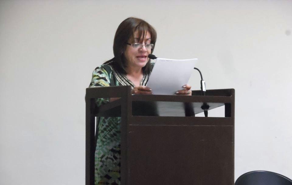 Socorro Vivas Albán en conferencia brindada en la Universidad Centroamericana José Simeón Cañas. Foto cortesía de la Maestría de Teología Latinoamericana. 