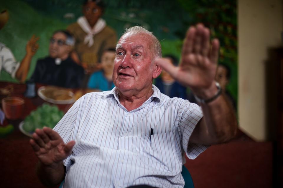 Rogelio Poncel de 75 años de edad, de nacionalidad Belga, llegó a El Salvador hace 42 años, actualmente es el párroco de Perquín, Morazán