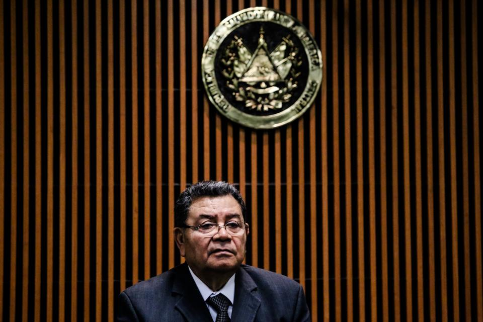 El juez Miguel Ángel García Argüello, del Séptimo de Instrucción de San Salvador, es quien debe decidir si Francisco Flores pasa a juicio por delitos de corrupción.