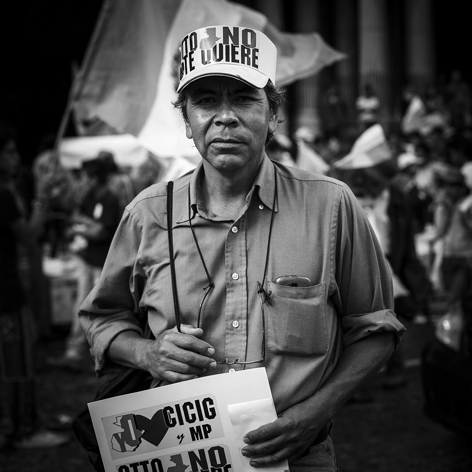May Arriola (55 años) asegura que la renuncia de Otto Pérez Molina fue un triunfo ciudadano y tiene la esperanza de que Guatemala siga luchando de la misma manera. Dice que salió a las calles para dar a la CICIG una muestra de apoyo por el trabajo realizado en la investigación del caso La Línea.